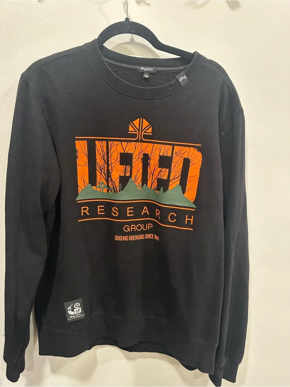 Lrg Men's Black Crewneck Sweatshirt with Orange & Green Graphic